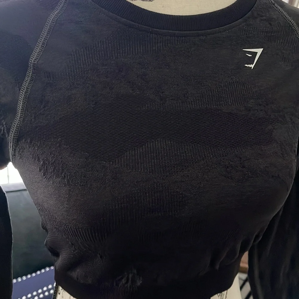 Gymshark Lace Up Back Long Sleeve Crop Top, Black Camo - Medium - Picture 3 of 6